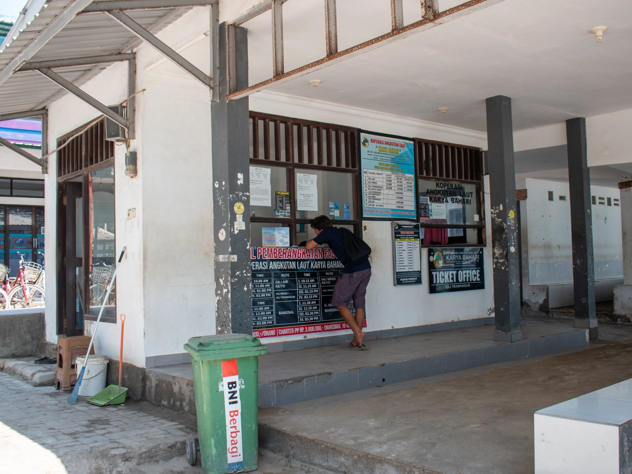 public, speed, and fast boat ticket office on gili trawangan