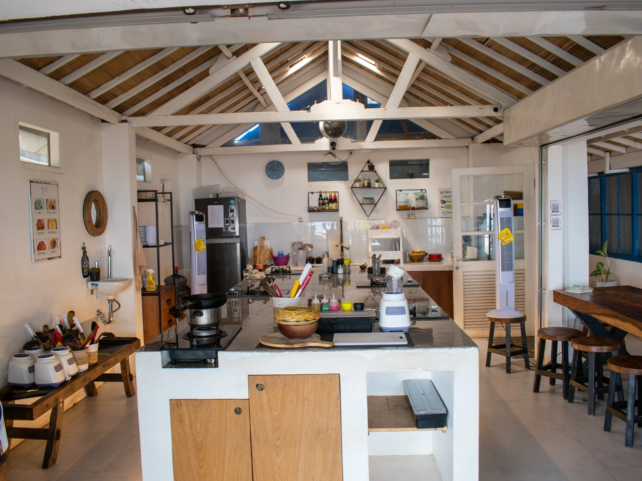 gili cooking class kitchen setup