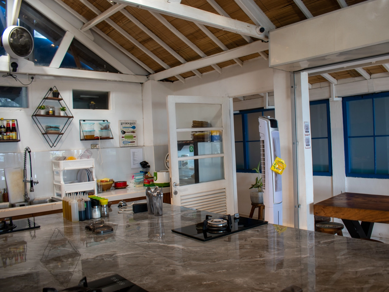 gili cooking class kitchen setup