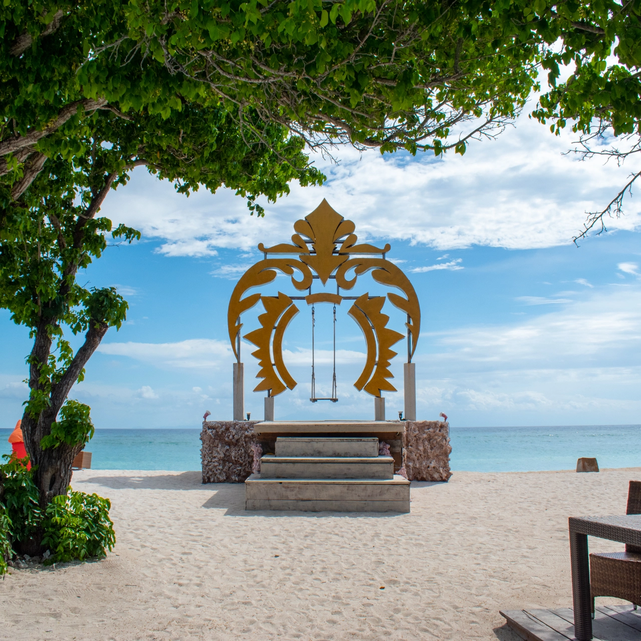 hotel ombak sunset swing on gili trawangan