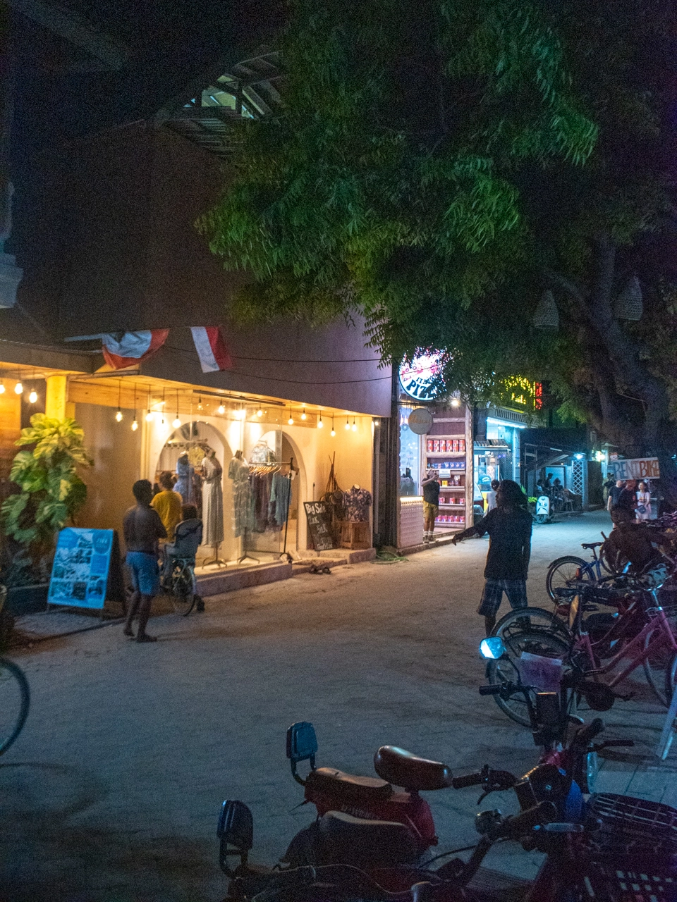 main street gili trawangan at night
