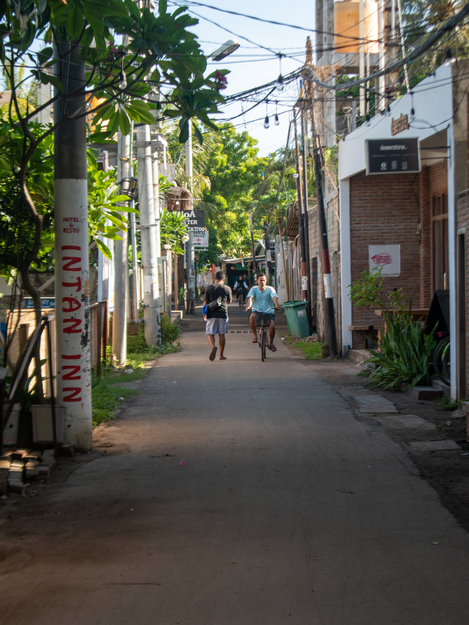 neighborhood area on gili trawangan