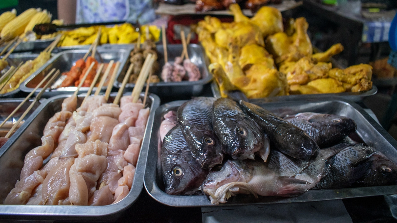 fresh fishes at gili trawangan night market