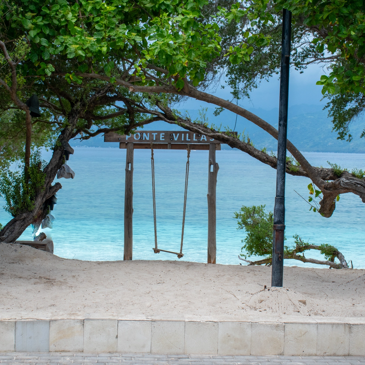 the ponte bar swing on gili trawangan