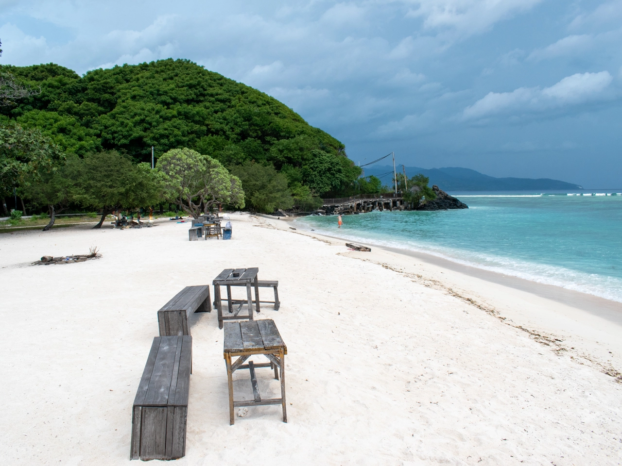 white sand beach on the west side of gili trawangan