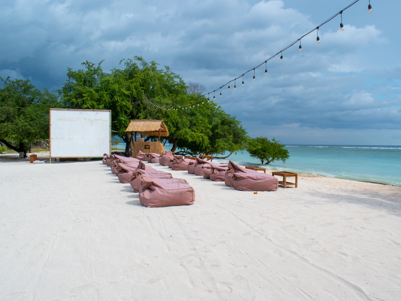 gili trawangan beach open air cinema